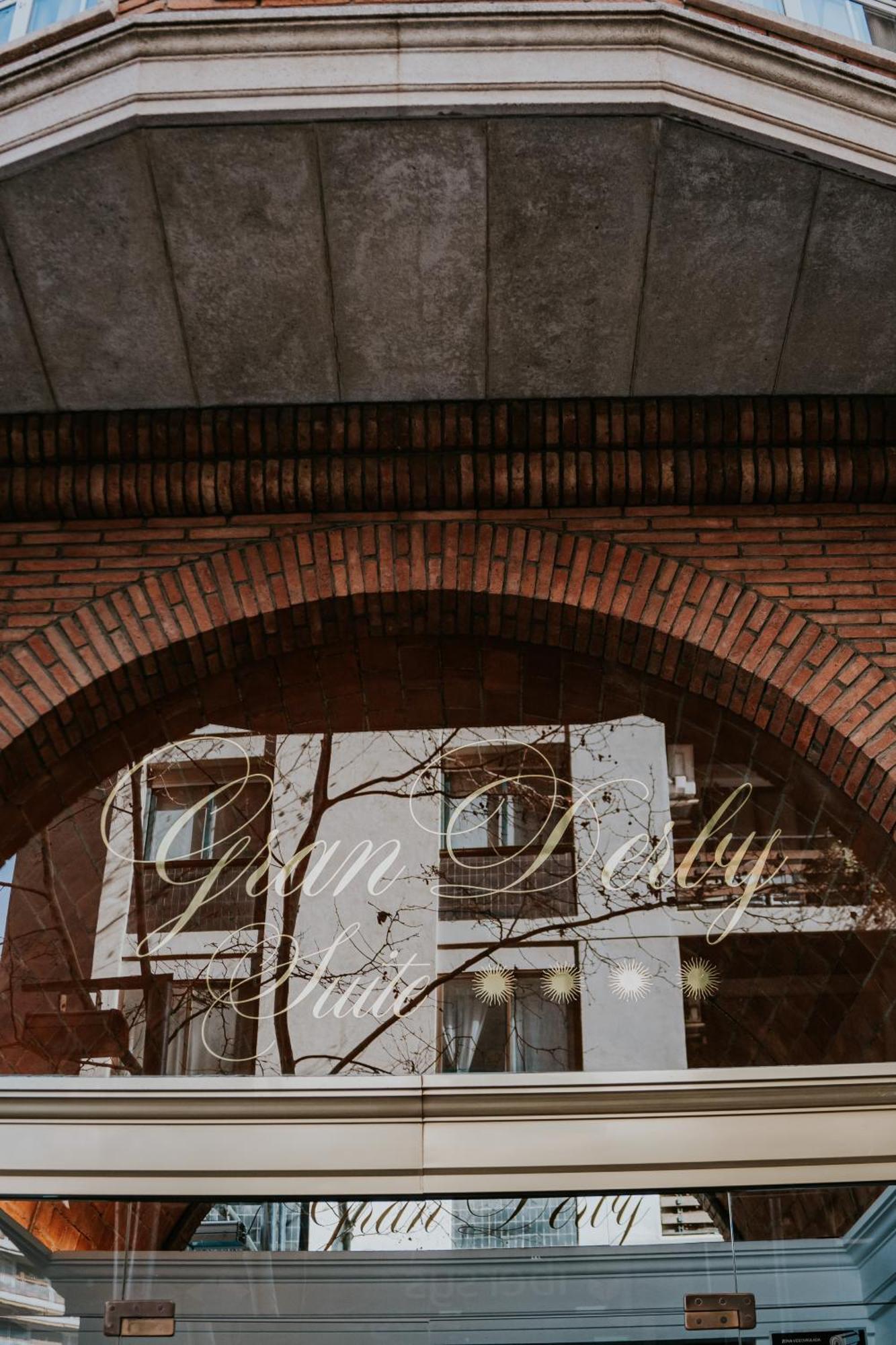 Hotel Gran Derby Suites, A Small Luxury Hotel Of The World Барселона Екстер'єр фото